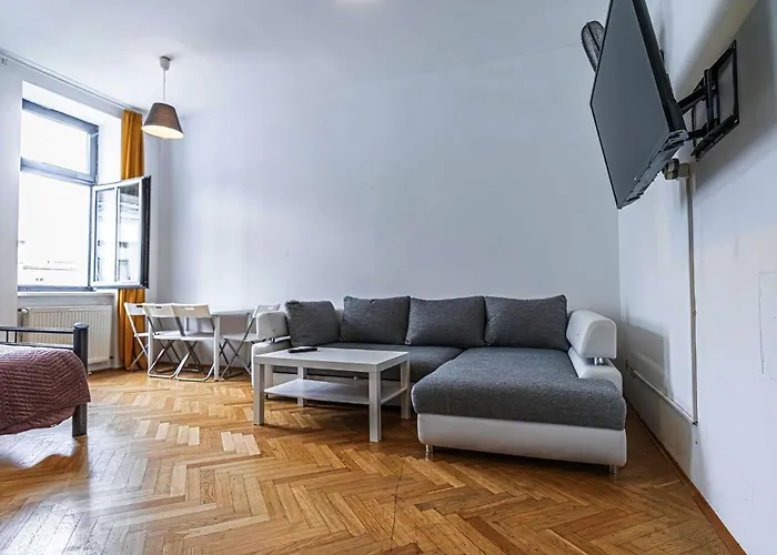 Near Danube And Lorenz Boehler - Stylish Private With Shared Garden, Tv & Wifi *