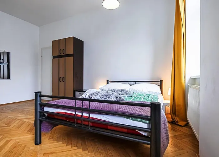 Near Danube And Lorenz Boehler - Stylish Private With Shared Garden, Tv & Wifi *