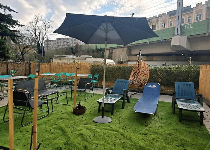 Near Danube And Lorenz Boehler - Stylish Private With Shared Garden, Tv & Wifi דירה