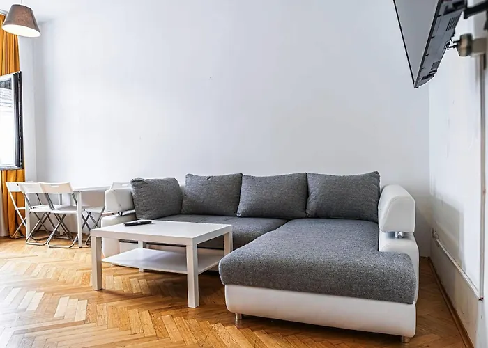 Near Danube And Lorenz Boehler - Stylish Private With Shared Garden, Tv & Wifi דירה וינה