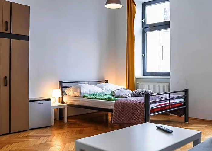 Near Danube And Lorenz Boehler - Stylish Private With Shared Garden, Tv & Wifi