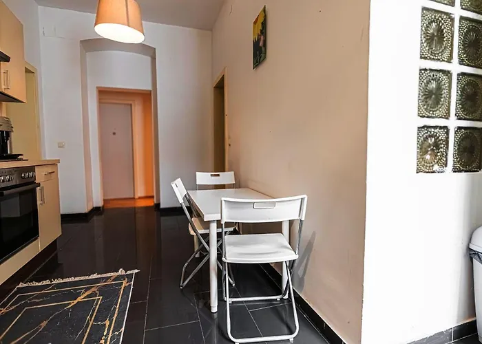 Near Danube And Lorenz Boehler - Stylish Private With Shared Garden, Tv & Wifi