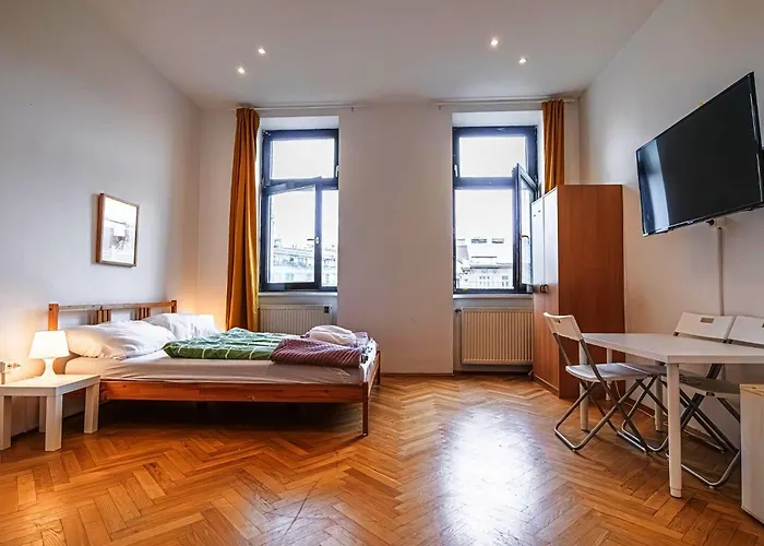 דירה Near Danube And Lorenz Boehler - Stylish Private With Shared Garden, Tv & Wifi