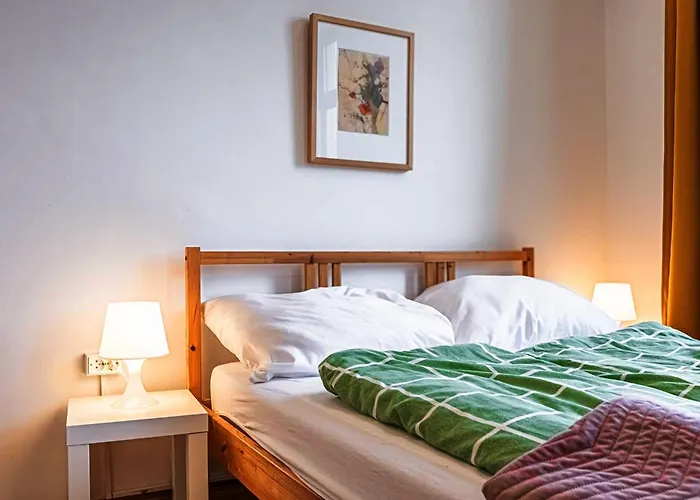 Near Danube And Lorenz Boehler - Stylish Private With Shared Garden, Tv & Wifi *
