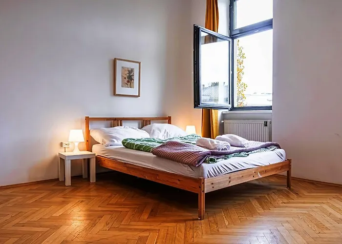 Near Danube And Lorenz Boehler - Stylish Private With Shared Garden, Tv & Wifi * וינה