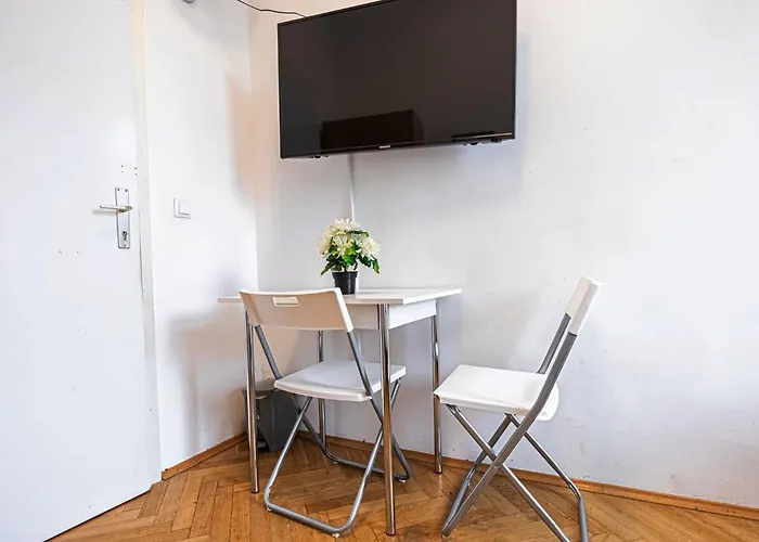 דירה Near Danube And Lorenz Boehler - Stylish Private With Shared Garden, Tv & Wifi וינה