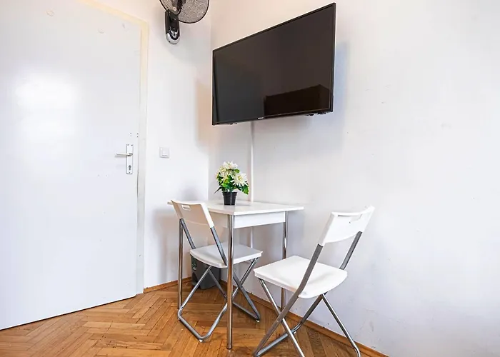 Near Danube And Lorenz Boehler - Stylish Private With Shared Garden, Tv & Wifi *