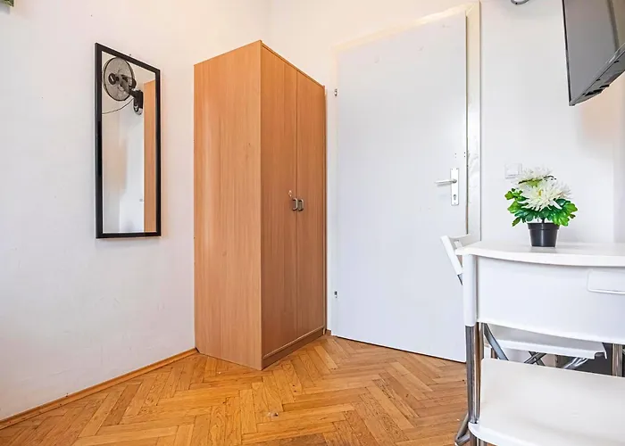 דירה Near Danube And Lorenz Boehler - Stylish Private With Shared Garden, Tv & Wifi וינה