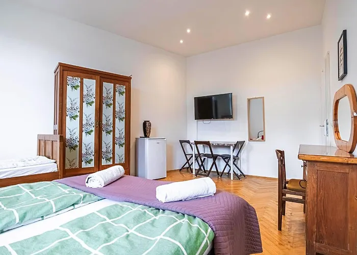דירה Near Danube And Lorenz Boehler - Stylish Private With Shared Garden, Tv & Wifi
