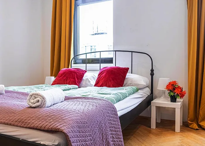 Near Danube And Lorenz Boehler - Stylish Private With Shared Garden, Tv & Wifi דירה