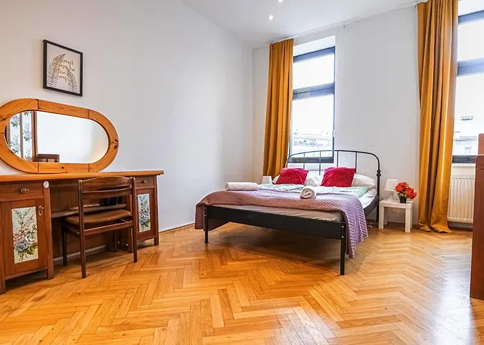 Near Danube And Lorenz Boehler - Stylish Private With Shared Garden, Tv & Wifi * וינה