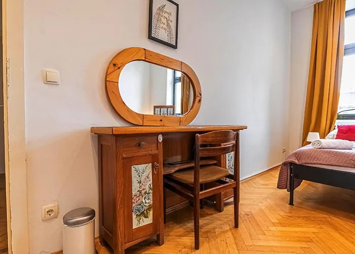 Near Danube And Lorenz Boehler - Stylish Private With Shared Garden, Tv & Wifi * וינה