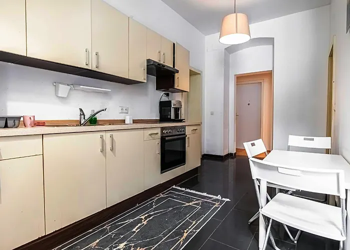 Near Danube And Lorenz Boehler - Stylish Private With Shared Garden, Tv & Wifi וינה