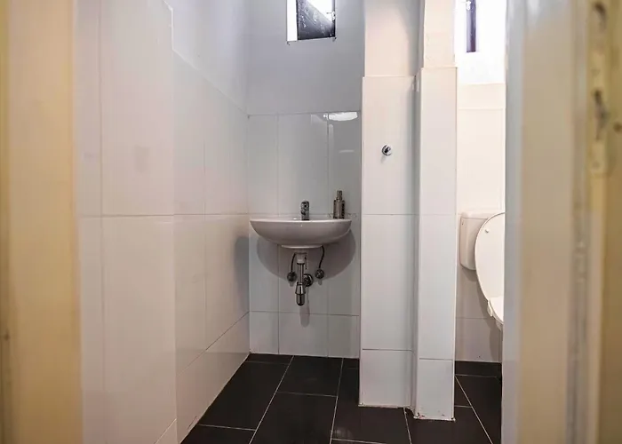 Near Danube And Lorenz Boehler - Stylish Private With Shared Garden, Tv & Wifi דירה *