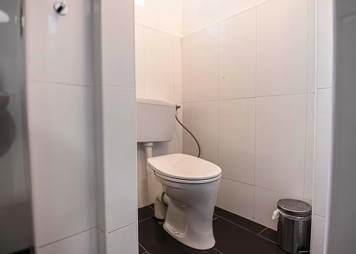 Near Danube And Lorenz Boehler - Stylish Private With Shared Garden, Tv & Wifi *