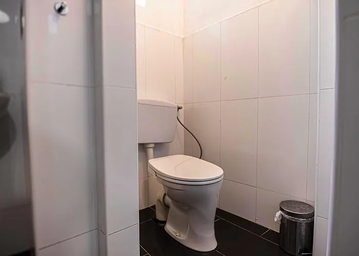Near Danube And Lorenz Boehler - Stylish Private With Shared Garden, Tv & Wifi דירה *